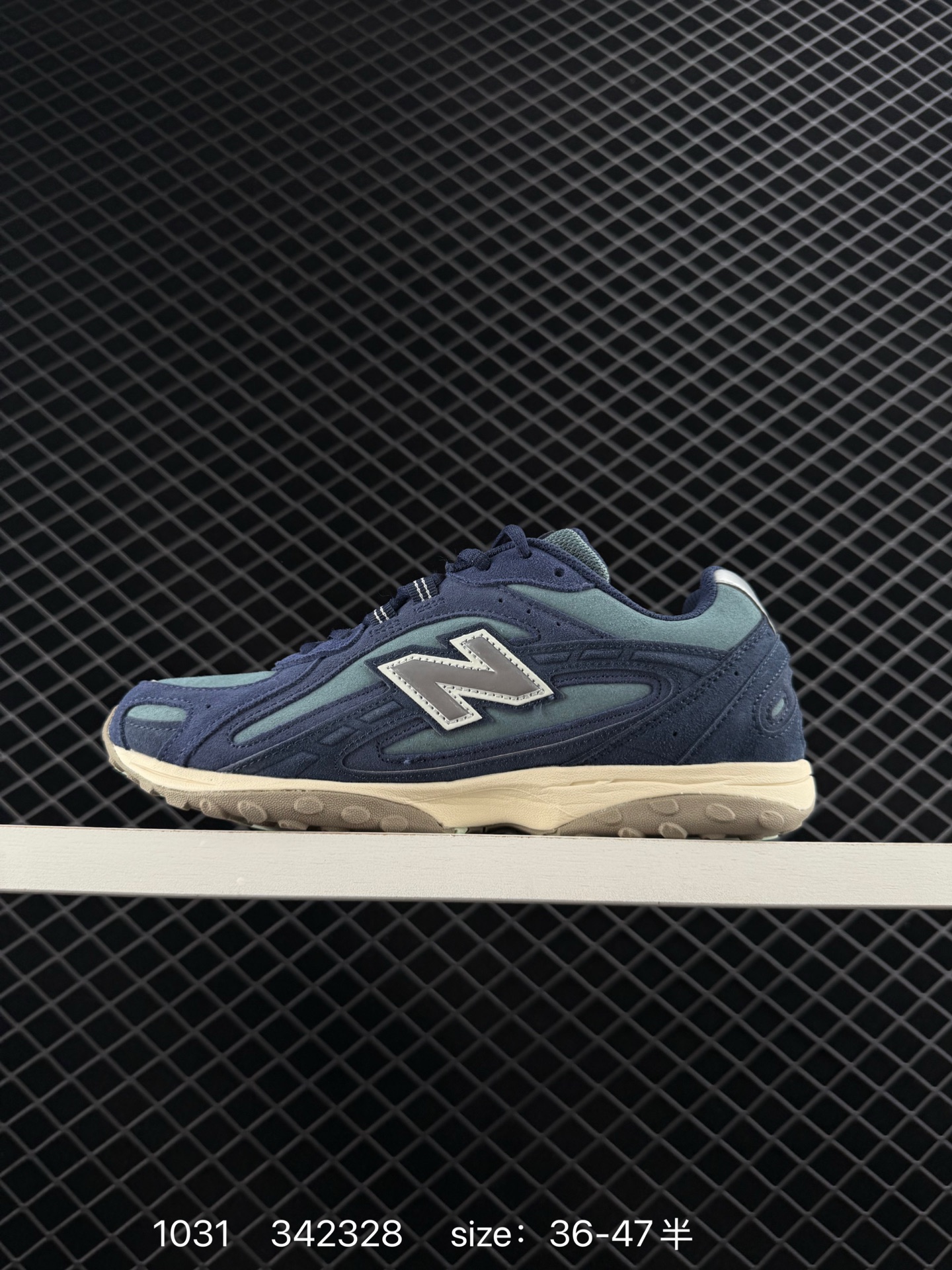 New Balance 204L